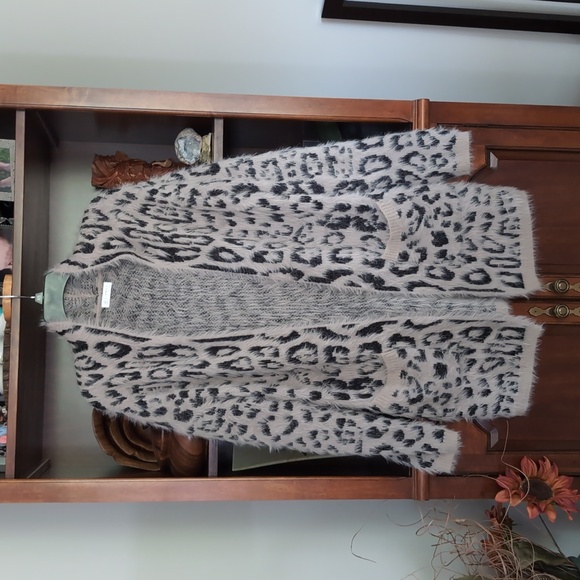 Janice Apparel Cardigan Size Medium - Picture 3 of 10